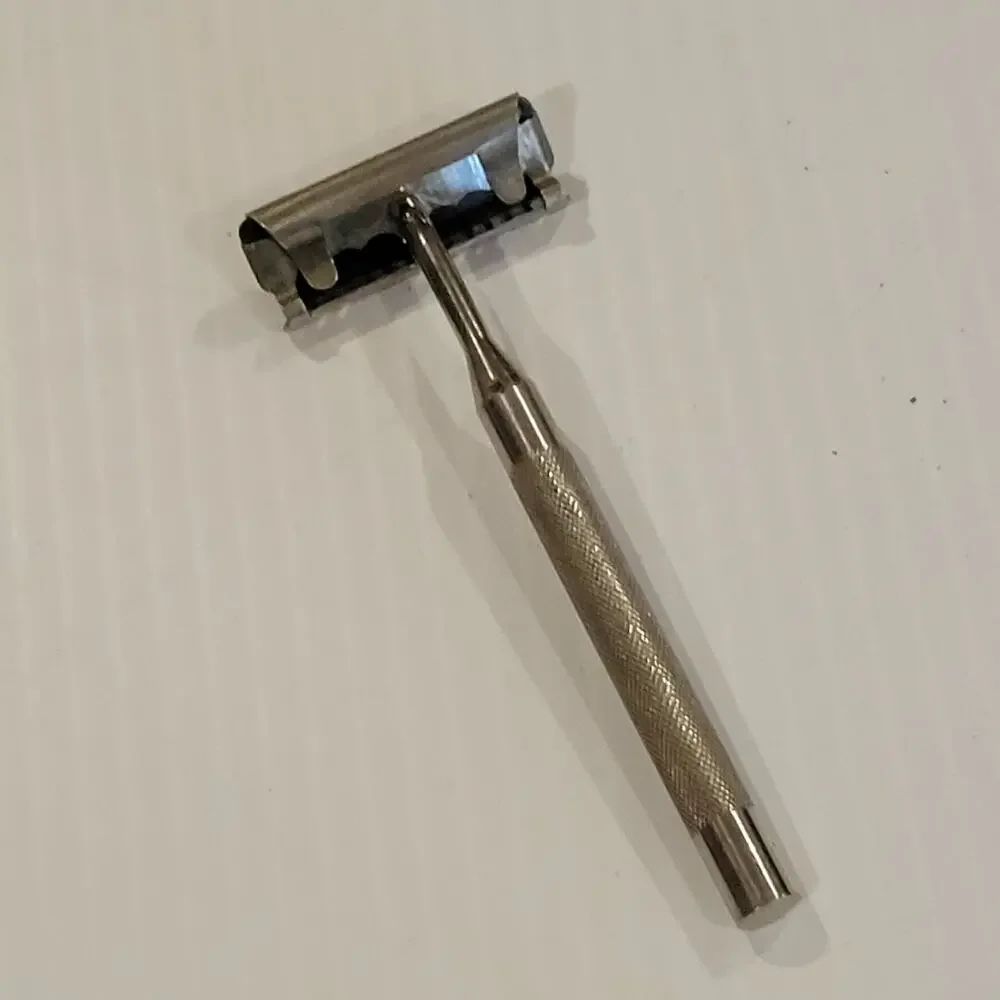 Vintage Enders safety razor with box and blade with sleeve